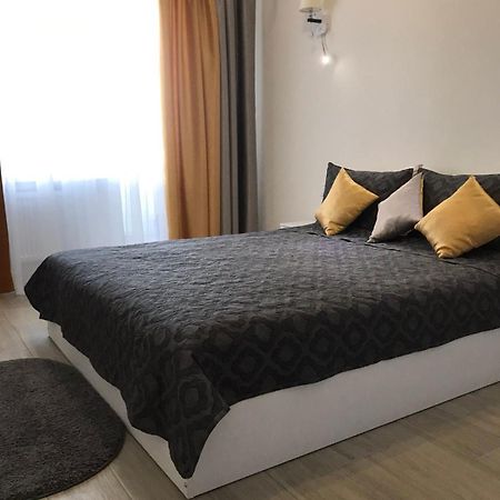Light Apartments Chernihiv Ngoại thất bức ảnh
