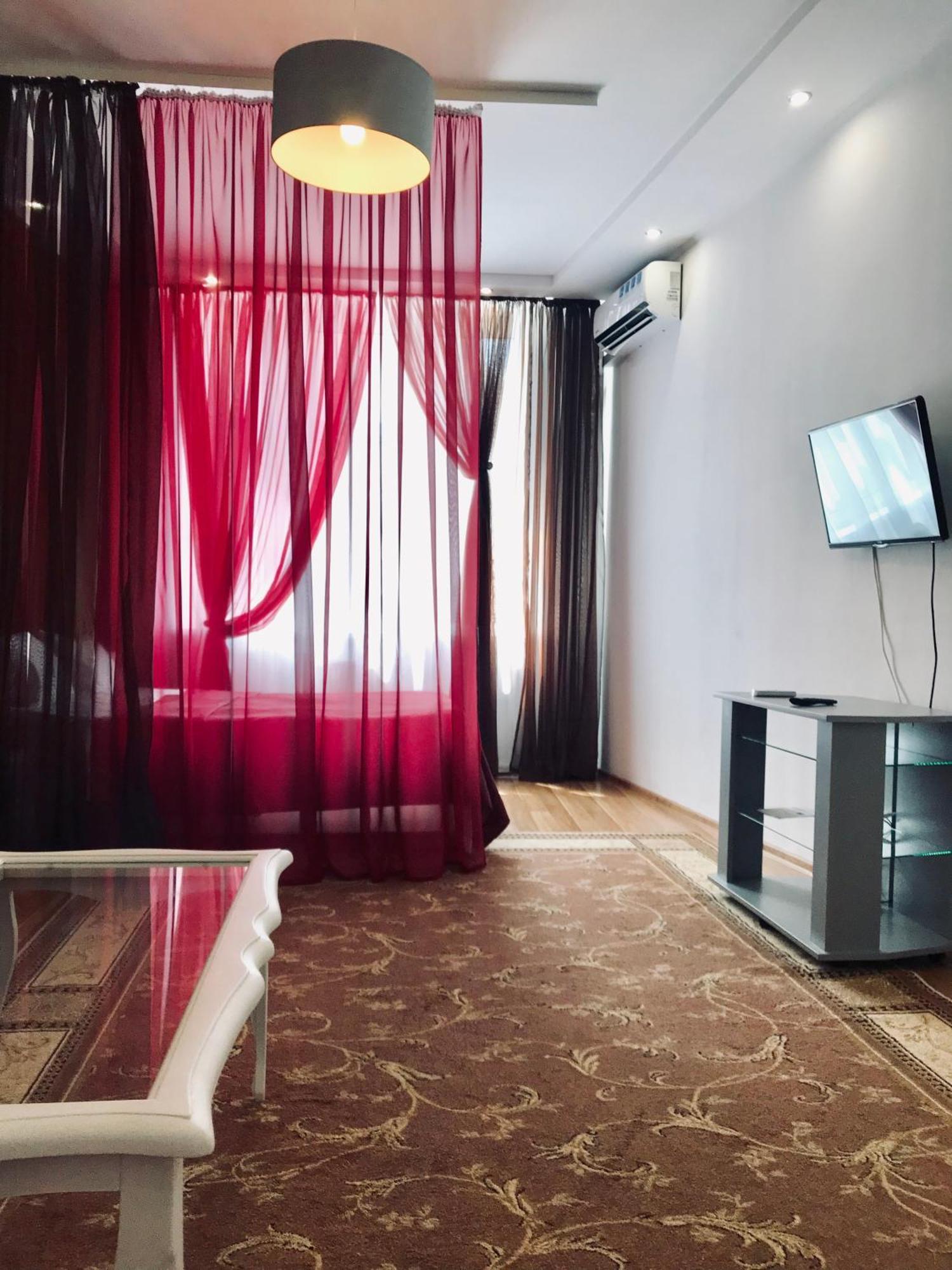 Light Apartments Chernihiv Ngoại thất bức ảnh